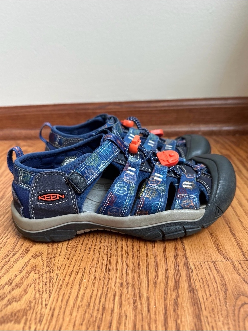 KEEN Newport Sandals Boys Size 2 Smokey the Bear